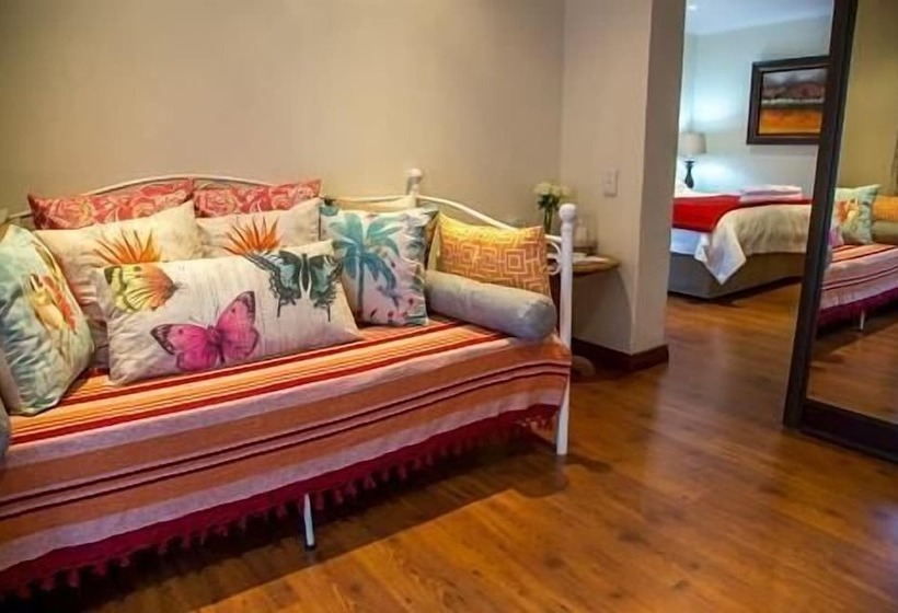 Отель 37 On Charles