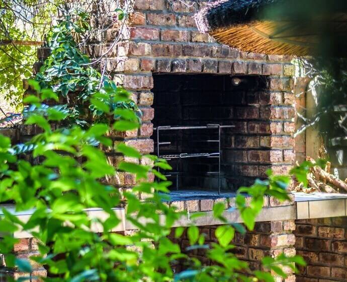 هتل 86 On Langenhoven B&b