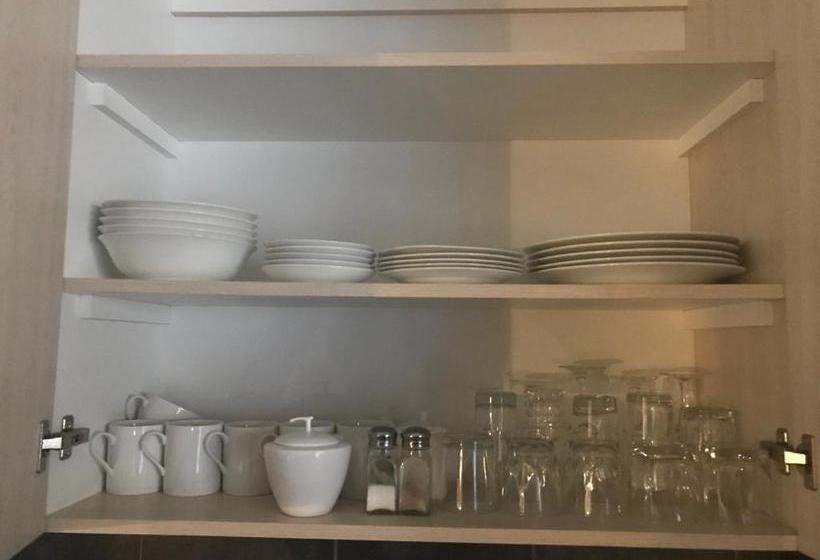 فندق A Little Guesthouse