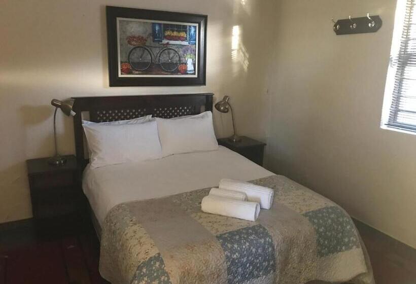 فندق A Little Guesthouse