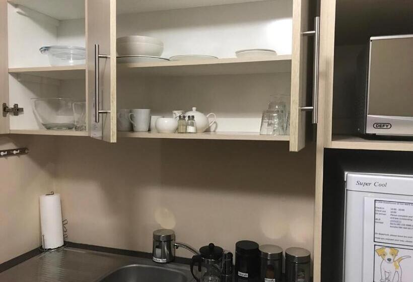 فندق A Little Guesthouse