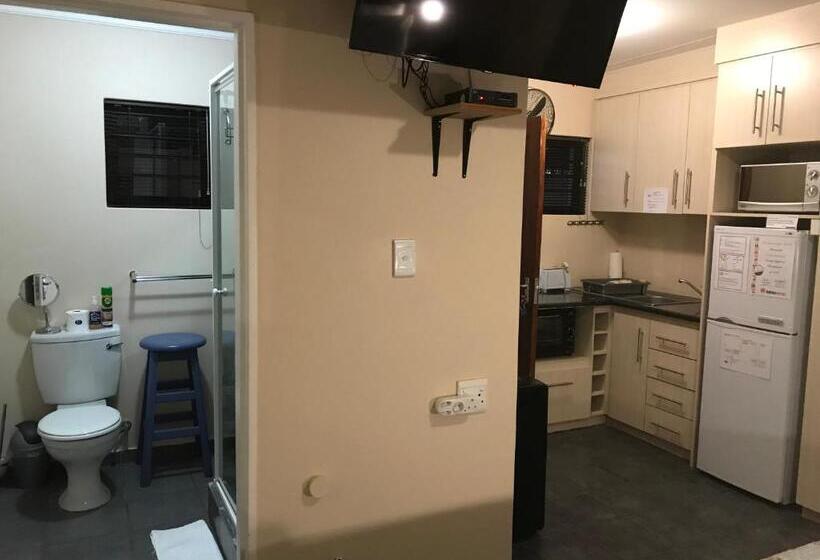 فندق A Little Guesthouse