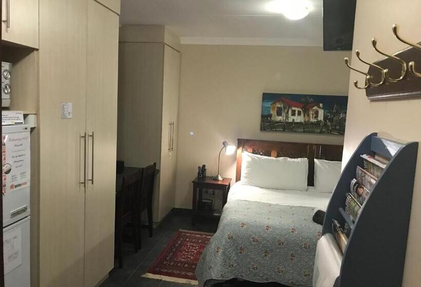 فندق A Little Guesthouse