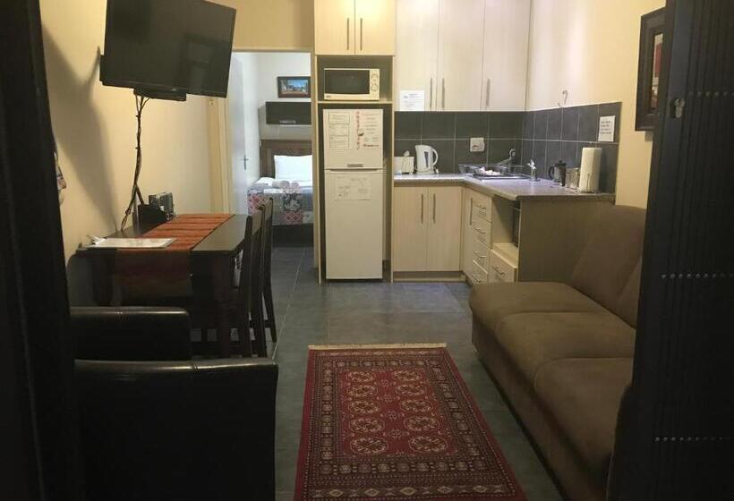 فندق A Little Guesthouse