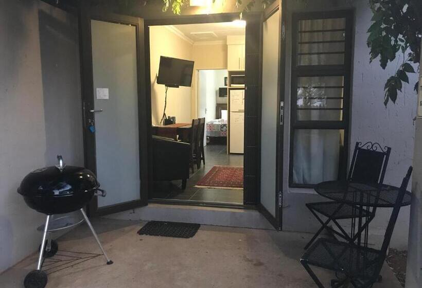 فندق A Little Guesthouse