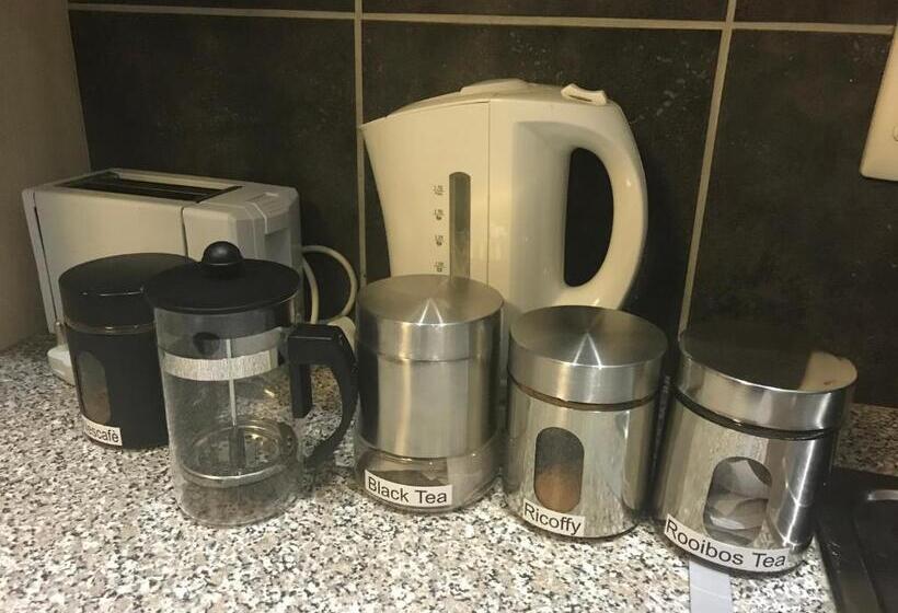 فندق A Little Guesthouse