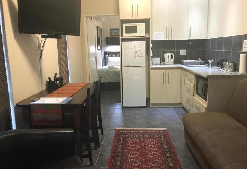 فندق A Little Guesthouse