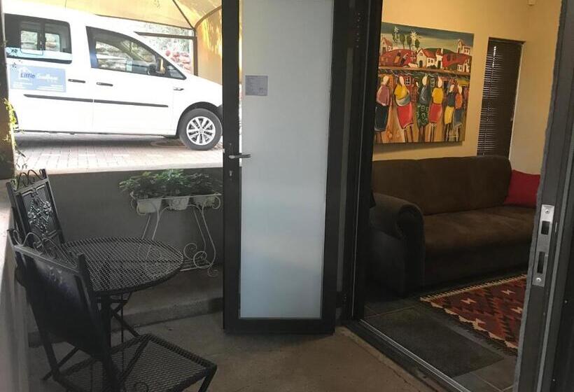 فندق A Little Guesthouse