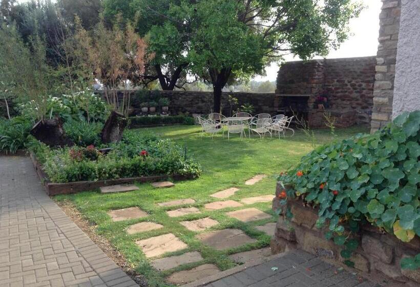 فندق A Little Guesthouse