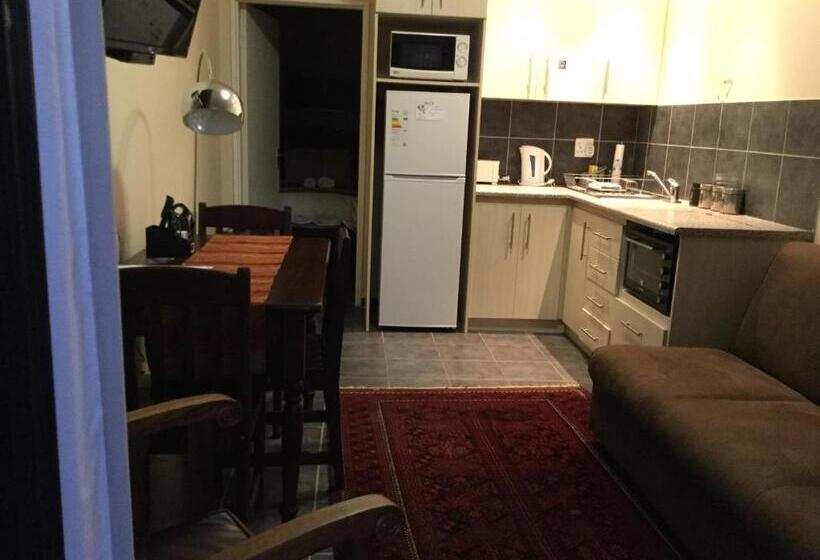 فندق A Little Guesthouse