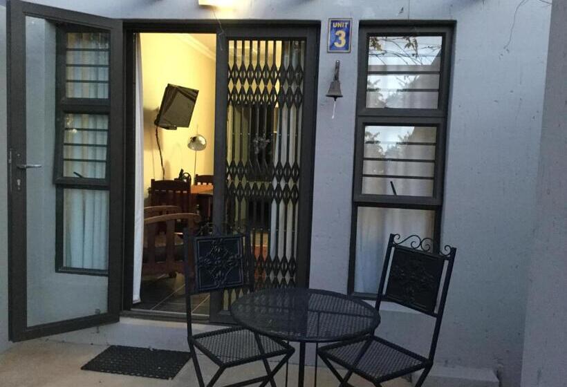 فندق A Little Guesthouse