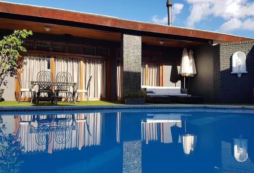 فندق A Queenslin Guesthouse