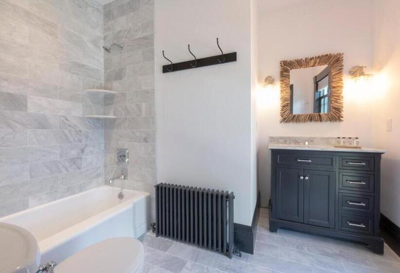 فندق Addison Choate