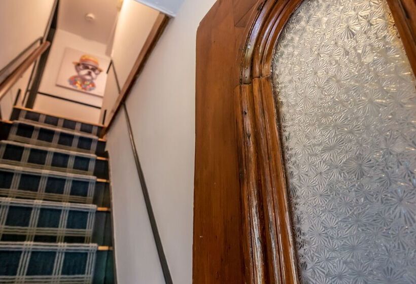 فندق Addison Choate