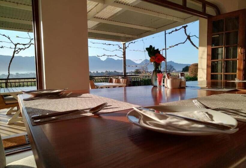 فندق Cana Vineyard Guesthouse