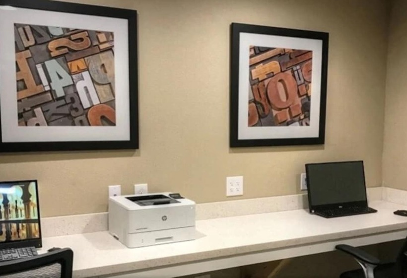 Отель Candlewood Suites Memphis East By Ihg