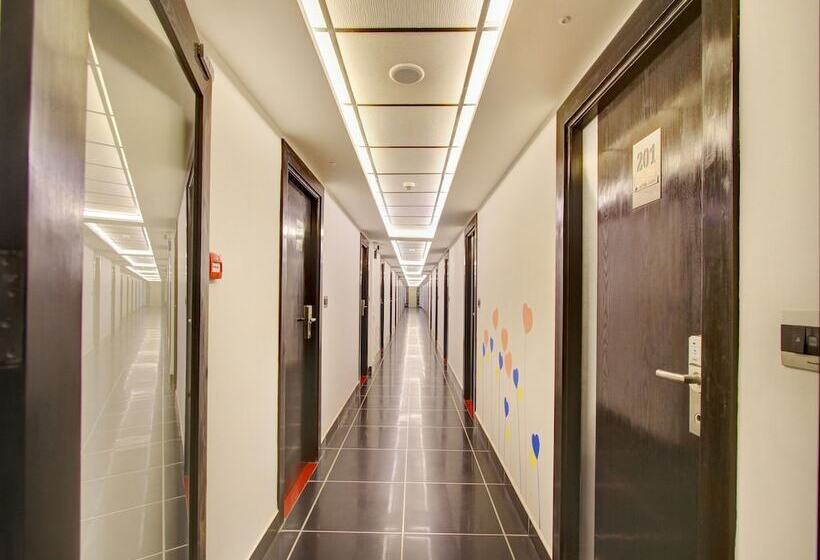 فندق Capital O 13090 Astor