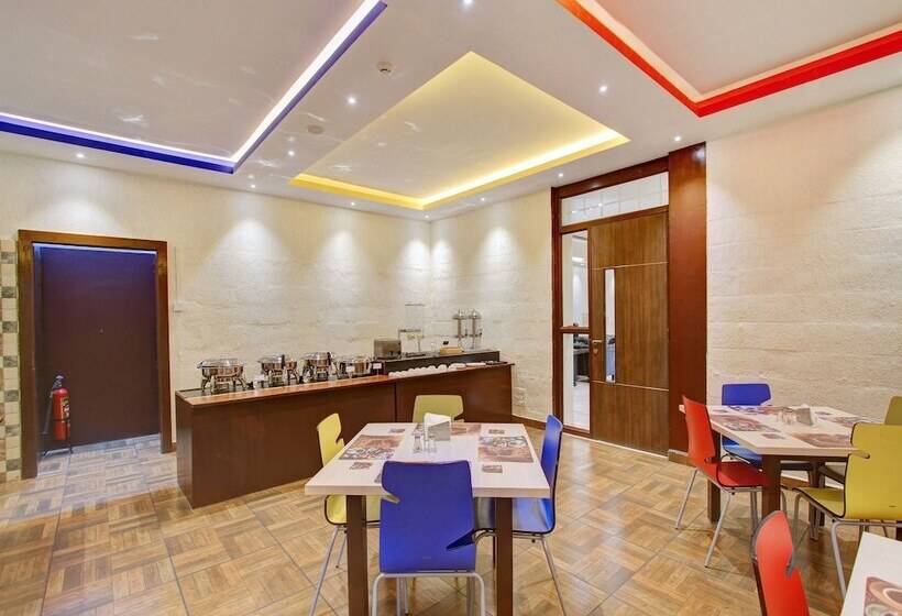 فندق Capital O 13090 Astor