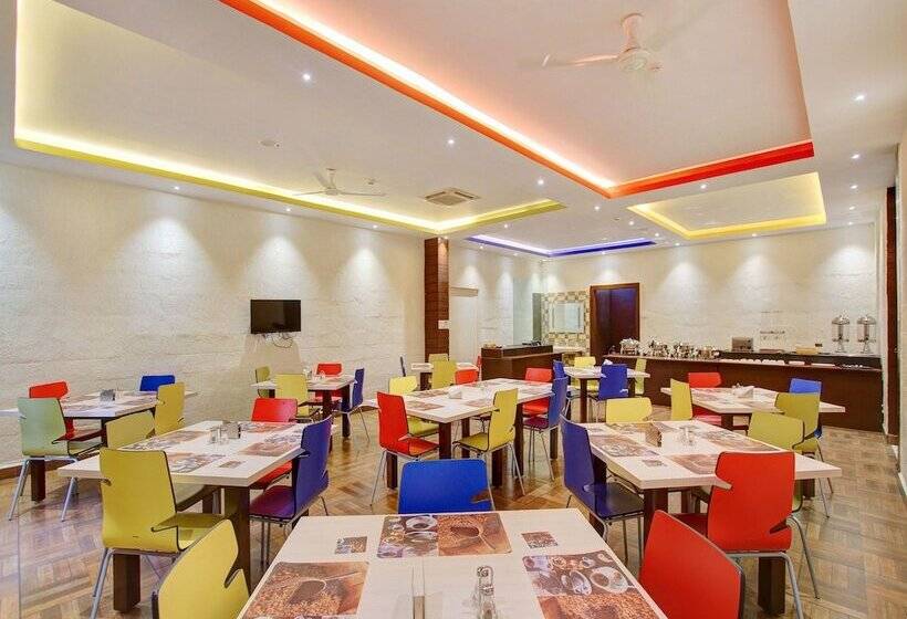 فندق Capital O 13090 Astor