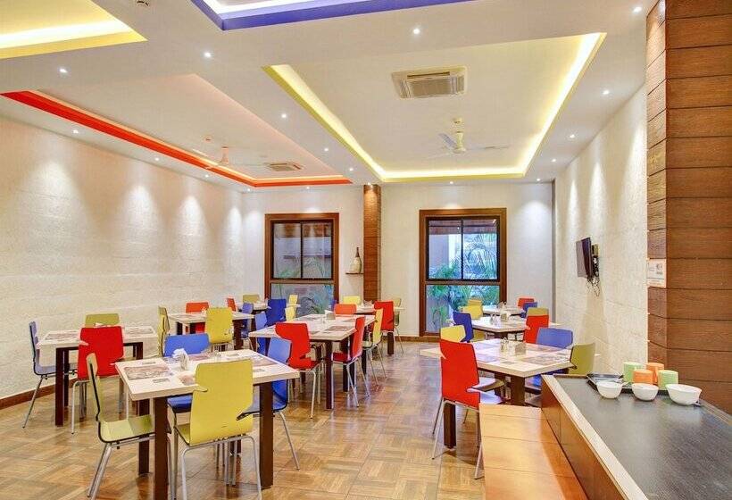 فندق Capital O 13090 Astor