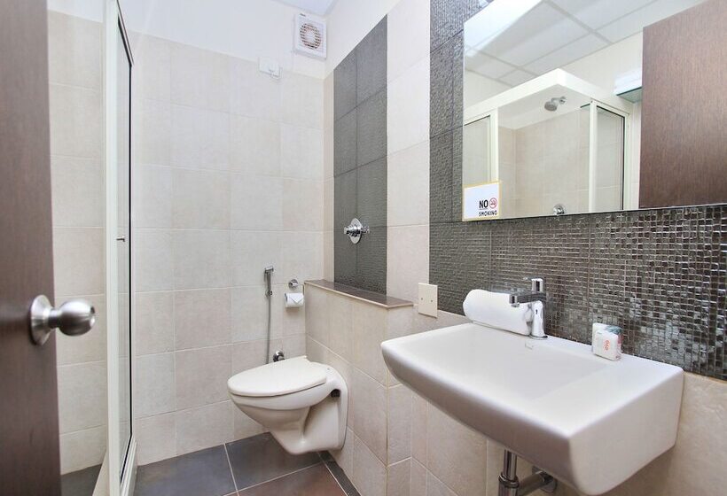 فندق Capital O 13090 Astor