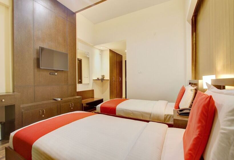 فندق Capital O 13090 Astor