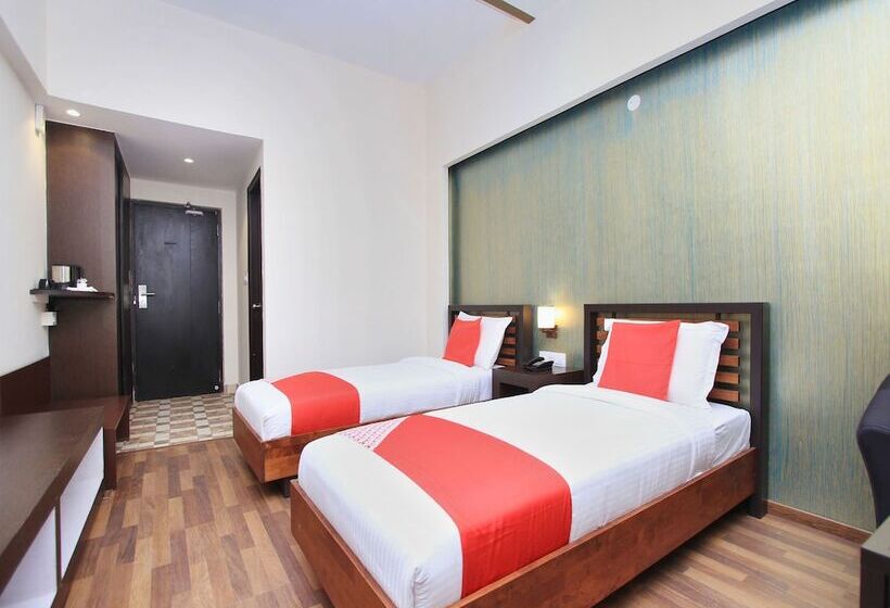 فندق Capital O 13090 Astor