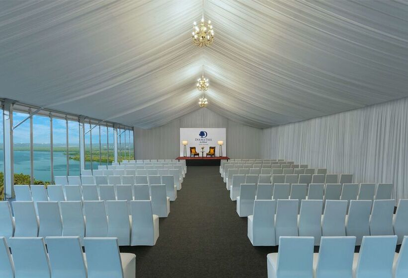 בית מלון כפרי Doubletree By Hilton Goa Panaji