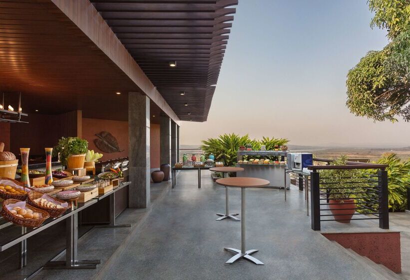 בית מלון כפרי Doubletree By Hilton Goa Panaji