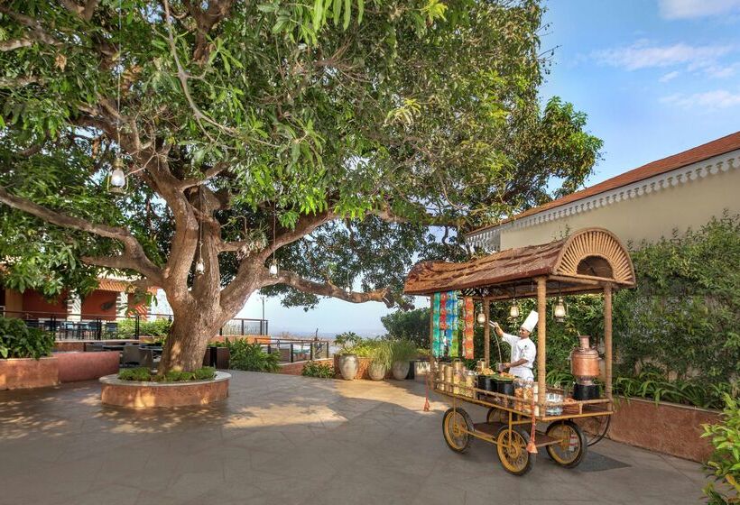 בית מלון כפרי Doubletree By Hilton Goa Panaji