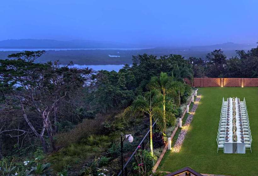 בית מלון כפרי Doubletree By Hilton Goa Panaji