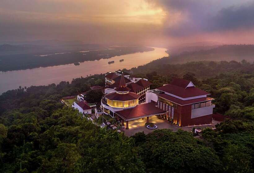 בית מלון כפרי Doubletree By Hilton Goa Panaji
