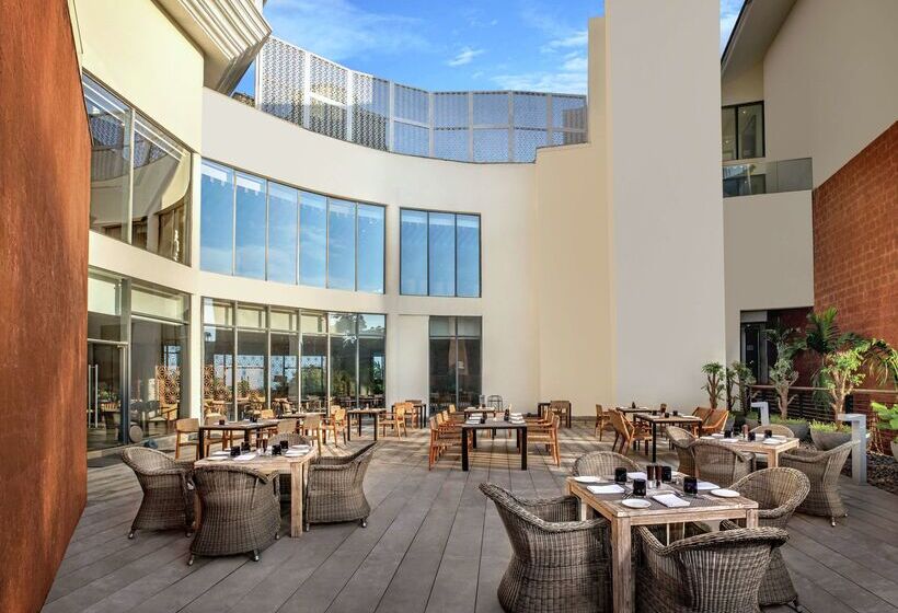 בית מלון כפרי Doubletree By Hilton Goa Panaji