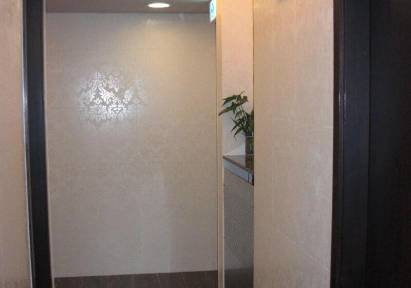 هتل Dynasty Commercial