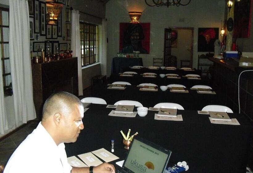 فندق Emtonjeni Country Lodge