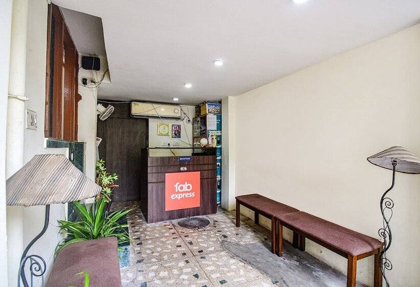 Hotel Fabexpress Ullash Residency