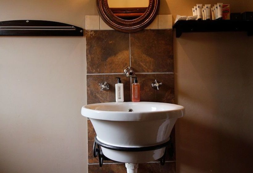 ホテル Farm And Fellow Guesthouse And Restaurant