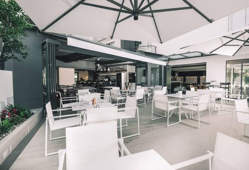 Отель Garden City Resort