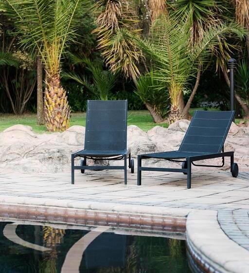 Отель Glenda's Guest Suites