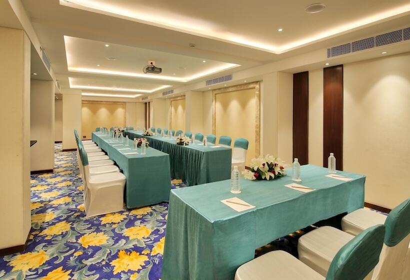 בית מלון כפרי Golden Tulip Essential Jaipur