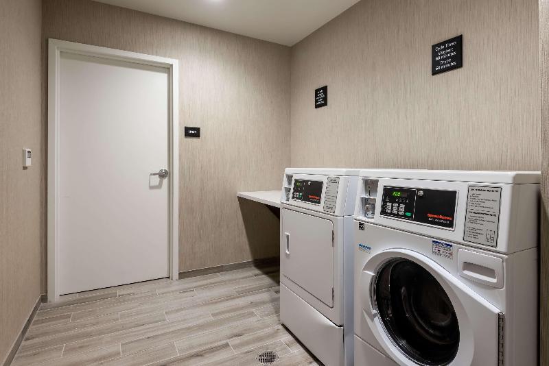 בית מלון כפרי Hampton Inn Baltimore Bayview Campus