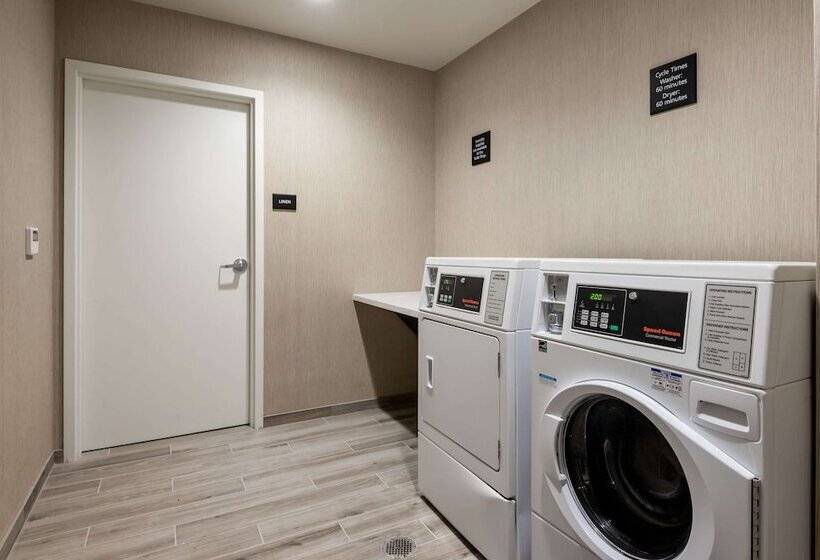 בית מלון כפרי Hampton Inn Baltimore Bayview Campus