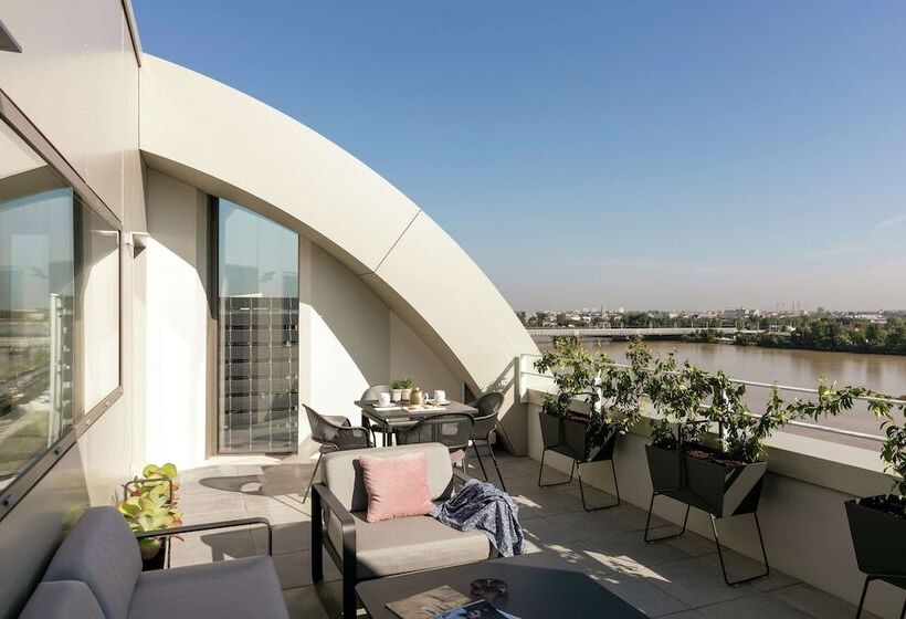 هتل Hilton Garden Inn Bordeaux Centre