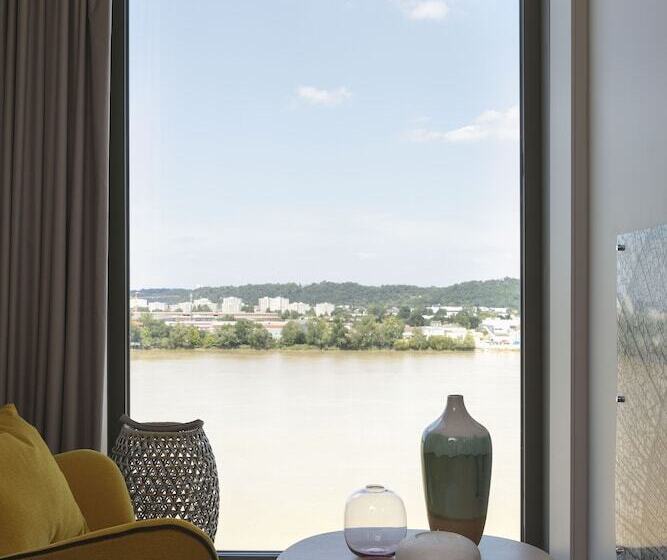 هتل Hilton Garden Inn Bordeaux Centre