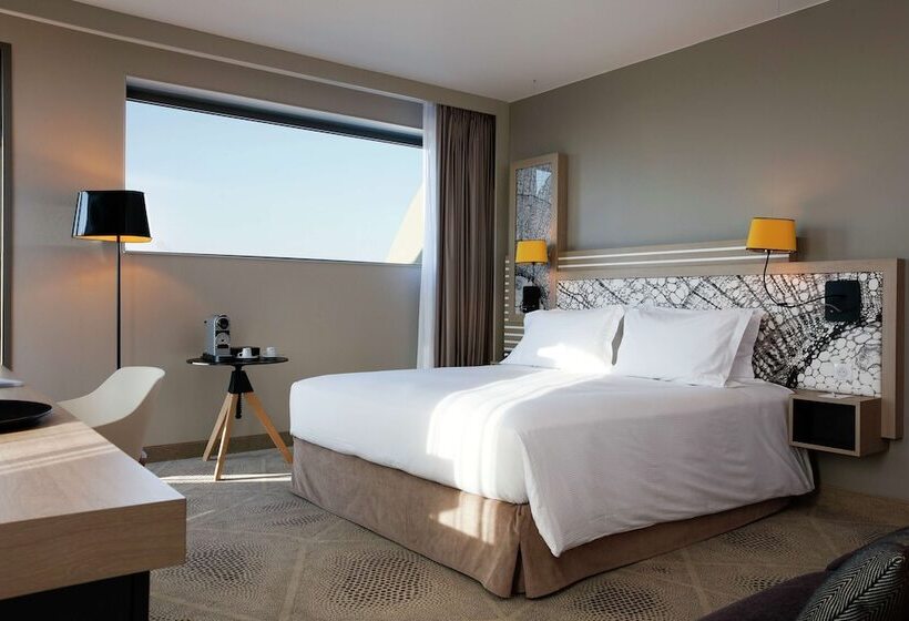 هتل Hilton Garden Inn Bordeaux Centre