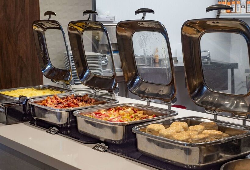 בית מלון כפרי Hilton Garden Inn Dallas  At Hurst Conference Center