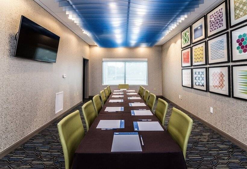 فندق Holiday Inn Express & Suites Allen Park, An Ihg