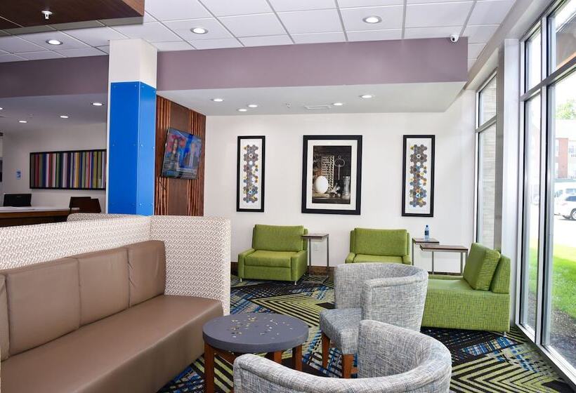 هتل Holiday Inn Express & Suites   Bensenville   O Hare, An Ihg