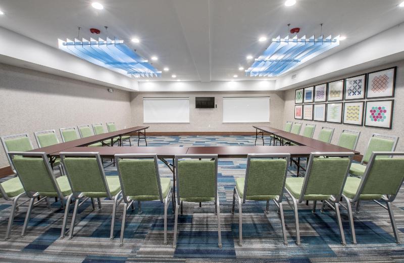 Отель Holiday Inn Express & Suites Houston Westchase Westheimer, An Ihg