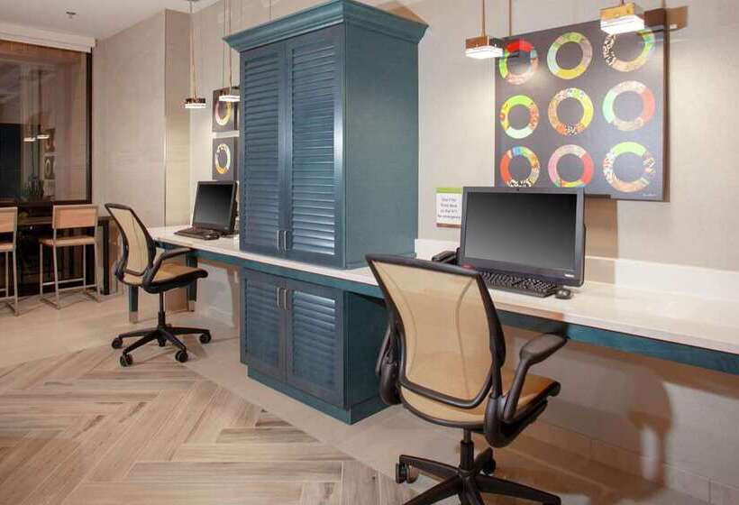 ホテル Home2 Suites By Hilton Bloomington